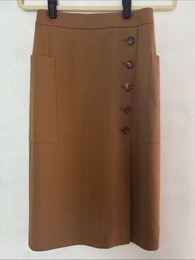 Classy Vintage-inspired Midi Skirt with Off-center Slit
